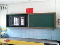 如何實現推拉黑板黑板與多媒體的之間的切換？